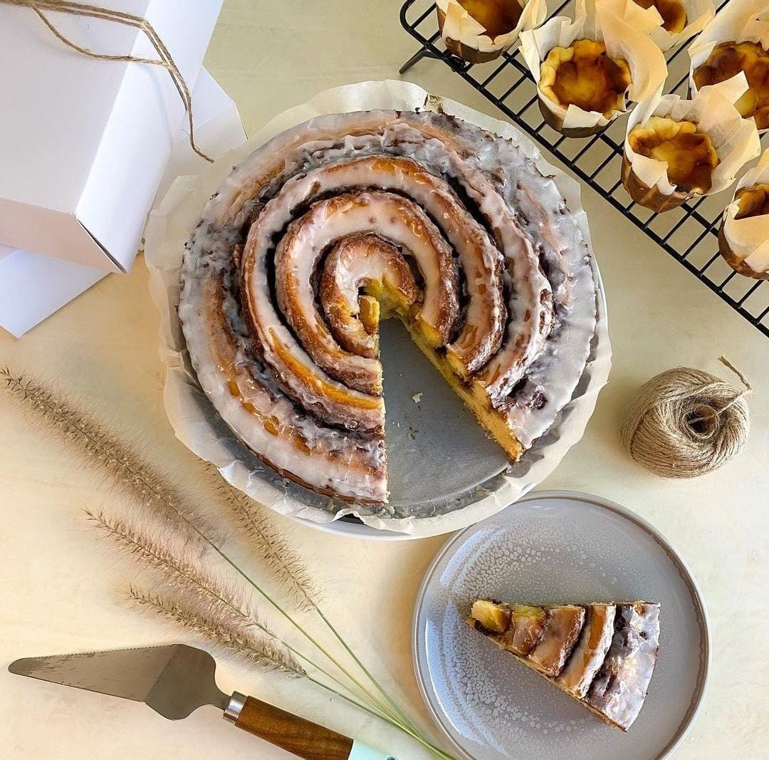 Cinnamon Roll Cake Slice